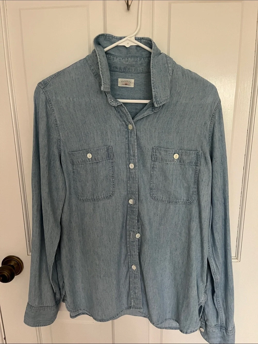 Faherty Light Blue Chambray Tried and True Button-Up Shirt - m